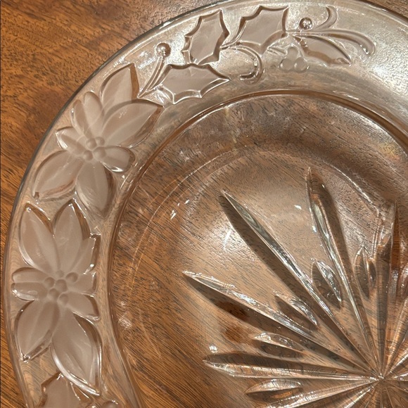 Heart-Shaped Glass Dish with Floral Design - Picture 7 of 7